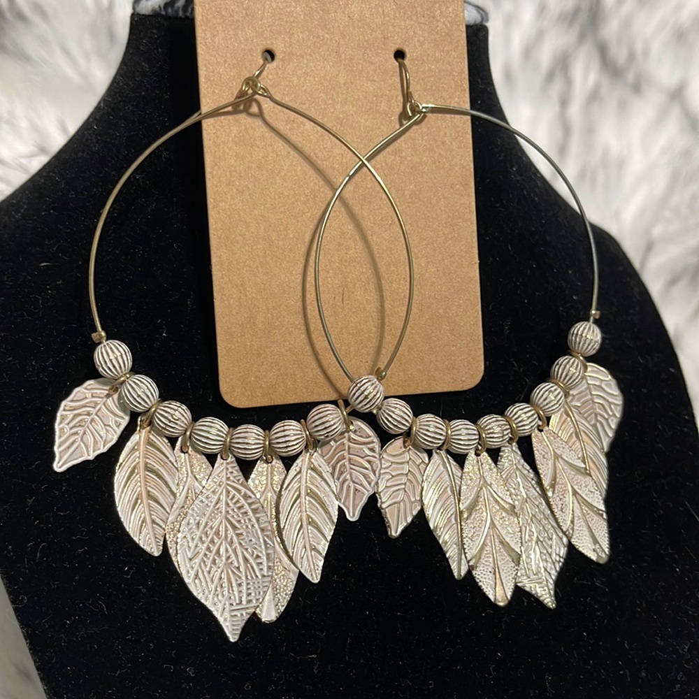 NWOT Lightweight Wire Hoop Leaf Earrings Aged Gold Hook Style